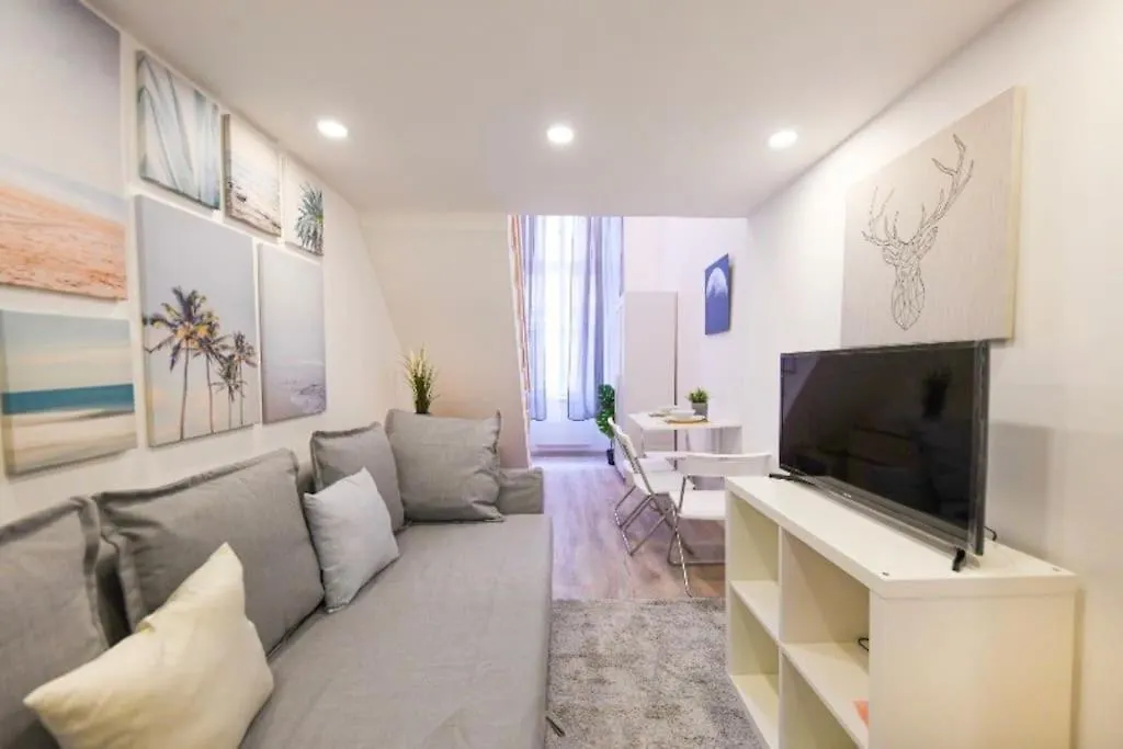 1 Bedroom Flat In Nyar Str., Downtown Budapest Apartment