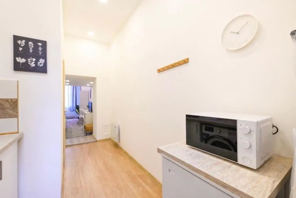1 Bedroom Flat In Nyar Str., Downtown Budapest